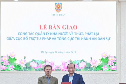 Bàn giao công tác quản lý nhà nước về thừa phát lại