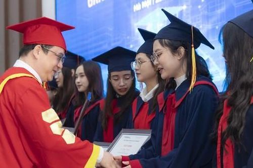 Sinh viên tăng, việc làm giảm?