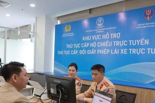 Hà Nội có thêm điểm hướng dẫn cấp, đổi giấy phép lái xe trực tuyến