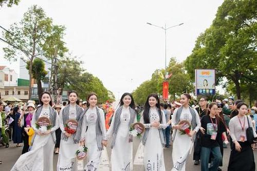 Các người đẹp Việt lan tỏa văn hóa cà phê tại Lễ hội Cà phê Buôn Ma Thuột lần thứ 9