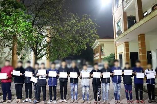 Tạm giữ 10 đối tượng đuổi đánh người đi đường