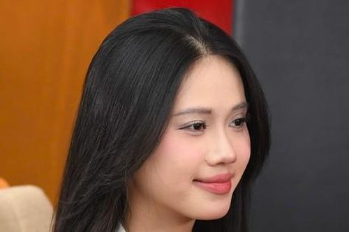 Bản sao Hoa hậu Đỗ Thị Hà: 'Tôi ra sân bay từ 3h sáng để đi thi Hoa hậu Việt Nam'