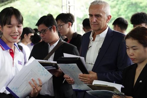 Trường đại học trả lương cho giáo sư, tiến sĩ nước ngoài gấp 3 lần người Việt