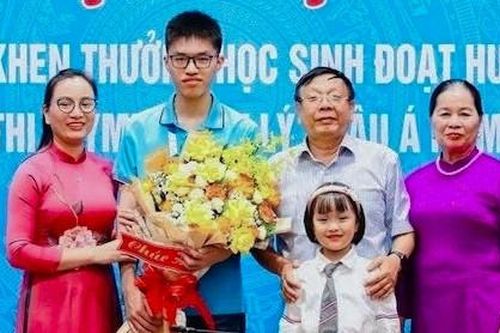 Người thầy 'đặc biệt' của nam sinh Bắc Giang 2 lần giành HCV quốc tế