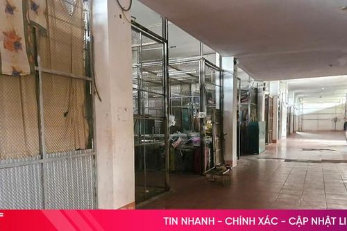 Cả ngày không mở hàng, nhiều ki-ốt chợ TP Hà Tĩnh 'cửa đóng, then cài'