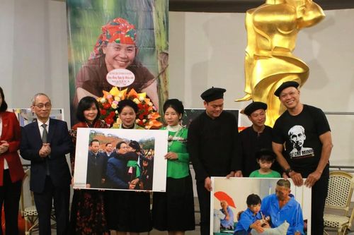 Xúc động Làng Nủ từ đau thương đến hồi sinh qua loạt ảnh của Nguyễn Á