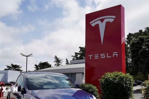 Giá trị của Tesla 'bốc hơi' gần 100 tỷ USD chỉ trong một phiên