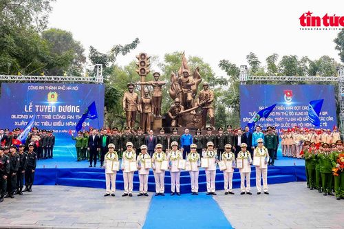 Hà Nội tuyên dương 10 gương mặt trẻ Công an Thủ đô tiêu biểu năm 2024