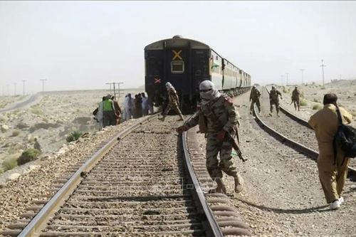 Phiến quân bắt giữ 35 hành khách trong vụ tấn công tại Tây Nam Pakistan