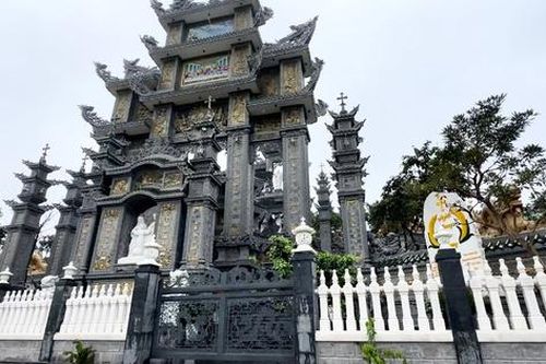 Mục sở thị khu lăng mộ đồ sộ 'mọc' trên đất rừng tại Hà Tĩnh
