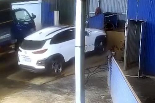 Tông chủ tiệm rửa ô tô tử vong: Nữ tài xế đối diện tội danh gì?
