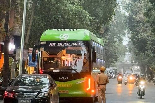 Tăng cường kiểm tra, xử lý xe khách trên 16 chỗ vào phố cổ Hà Nội