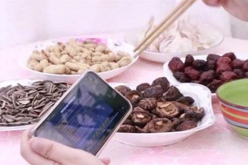 Tốt nhất là không nên chơi với điện thoại di động trong 4 'khoảng thời gian' này! Chú ý cùng nhắc nhở những người xung quanh kịp thời