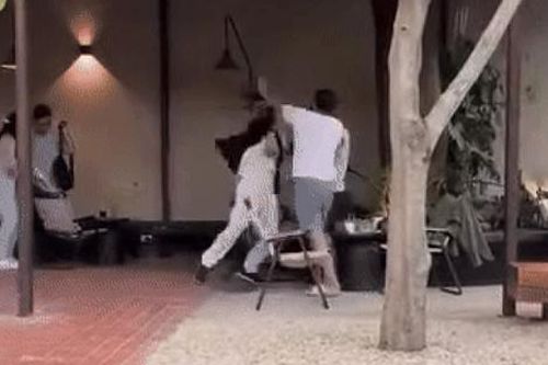 'Vua cà phê' Đặng Lê Nguyên Vũ lên tiếng về clip người ăn mặc giống ông đánh nhau ở quán nước