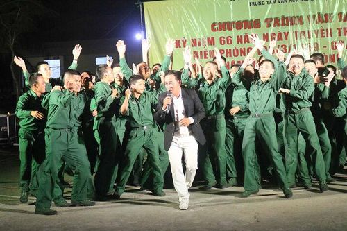 Món ăn tinh thần cho chiến sĩ