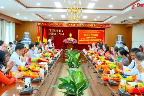 Công bố các quyết định về tiếp nhận, thành lập tổ chức cơ sở Đảng và công tác cán bộ