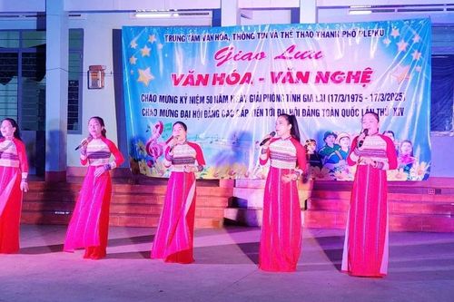 Giao lưu văn hóa, văn nghệ kỷ niệm 50 năm Giải phóng tỉnh tại xã Gào