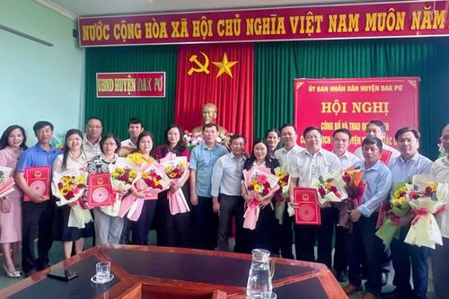 Đak Pơ bổ nhiệm 16 lãnh đạo, quản lý sau khi tổ chức lại các cơ quan chuyên môn