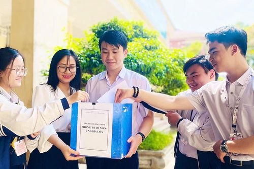 Lan tỏa phong trào gây quỹ giúp bạn nghèo
