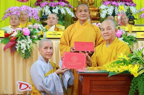 Long An: Lễ trao Chứng chỉ tốt nghiệp đến 27 Tăng Ni sinh khóa VIII Lớp Sơ cấp Phật học