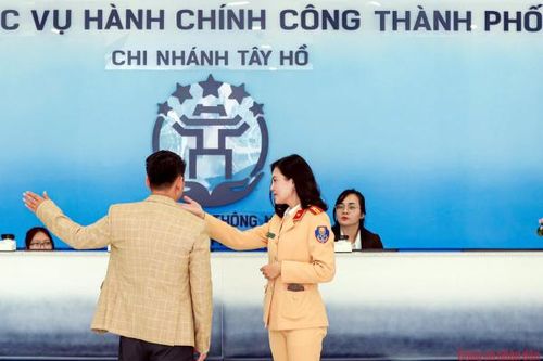 Triển khai điểm hỗ trợ người dân cấp, đổi giấy phép lái xe trực tuyến tại Hà Nội
