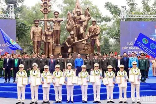 Tuyên dương 10 gương mặt trẻ Công an Thủ đô tiêu biểu