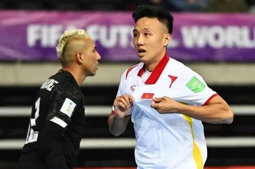 Ngôi sao ghi bàn tại World Cup lên tuyển Việt Nam
