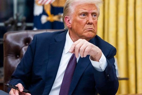 Những quyết sách mạnh mẽ và gây tranh cãi của Tổng thống Trump trong giai đoạn đầu của nhiệm kỳ thứ hai