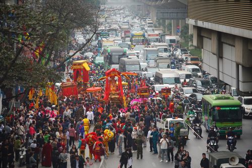 Rồng bay, kiệu quay giữa phố Hà Nội
