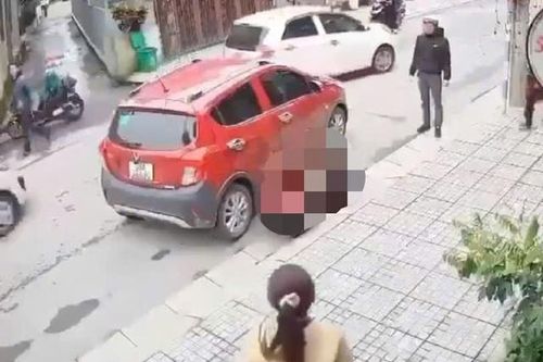 Bé 15 tháng tuổi bị ô tô tông tử vong trước cơ sở trông trẻ