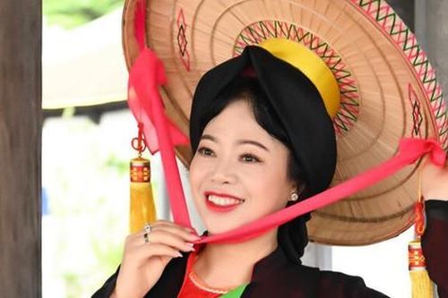 Nữ NSND Quan họ quê Bắc Ninh đời thực đã lên chức bà nội, nhan sắc vẫn trẻ đẹp