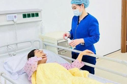 Chụp ảnh ở bãi đá sông Hồng, cô gái ngã vỡ gan, thận, gãy xương hàm