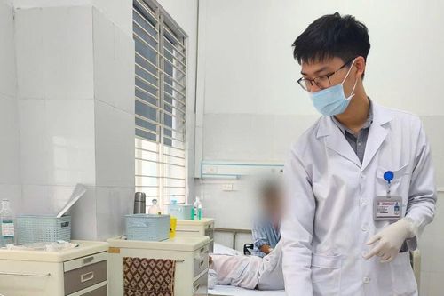 Nhiễm 'vi khuẩn ăn thịt người', người đàn ông suýt phải cắt bỏ chân