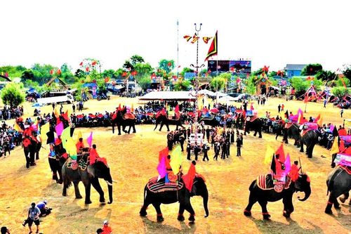 Hội voi Buôn Đôn thu hút du khách