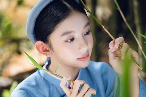 Nhan sắc trong trẻo tuổi 15 của con gái Hoa hậu Ngọc Diễm
