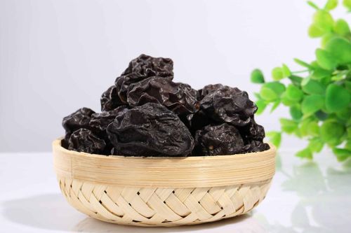 Ô mai dùng trong Đông y khác gì ô mai làm quà vặt?