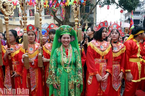 Hàng vạn du khách tham gia Lễ hội rước Mẫu tại Tuyên Quang