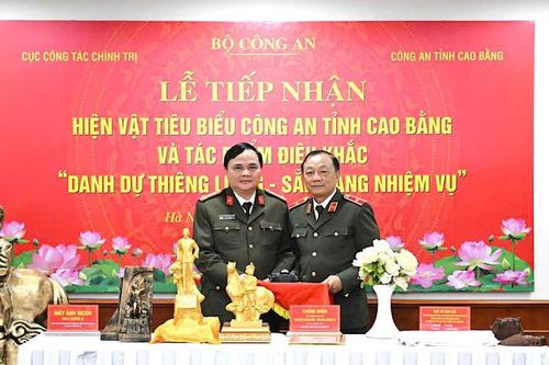 Tiếp nhận các hiện vật tiêu biểu của công an tỉnh Cao Bằng