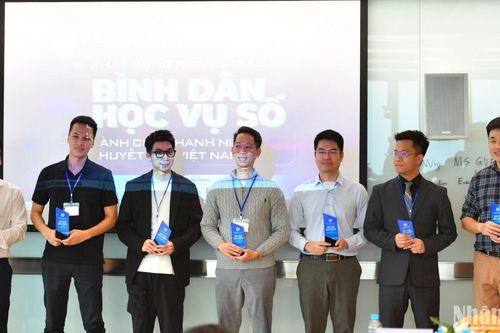 Microsoft hỗ trợ thanh niên khuyết tật Việt Nam trong phong trào 'Bình dân học vụ số'