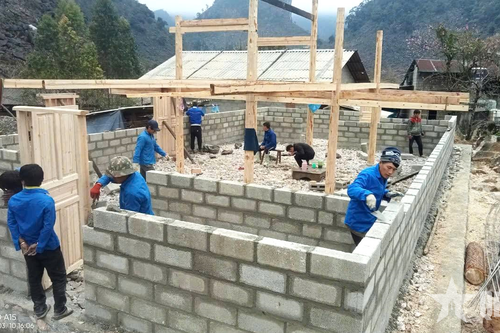 Màu áo xanh trên cao nguyên đá Hà Giang