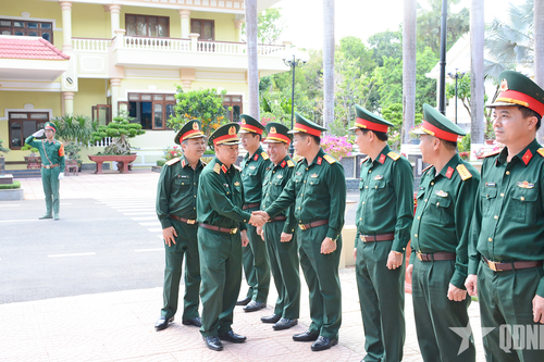 Trung tướng Thái Đại Ngọc làm việc tại Binh đoàn 15