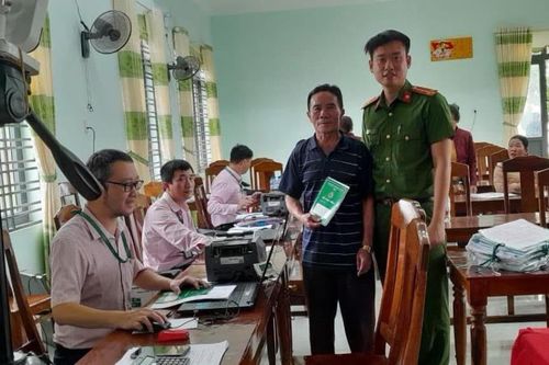 Ghi ở đơn vị lá cờ đầu