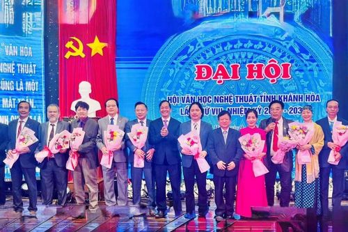 Họa sĩ Trần Hà tái đắc cử chức Chủ tịch Hội Văn học nghệ thuật tỉnh Khánh Hòa