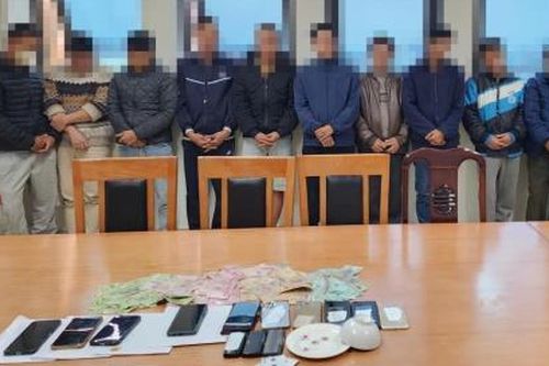 Sập sòng bạc bên chòi cá