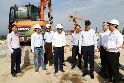 Chủ tịch UBND TP Đà Nẵng Lê Trung Chinh kiểm tra công trình cầu Quảng Đà