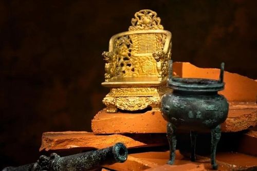 Mang cổ vật về nhà
