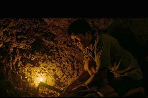 Phim 'Địa đạo' tung hậu trường quay phim bằng ánh sáng đèn dầu