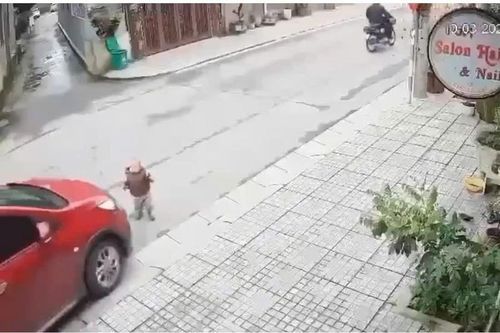 Vụ bé 16 tháng bị xe cán tử vong, phòng giáo dục nói gì?