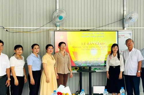 An Giang: Hỗ trợ máy lọc nước cho trường học miền núi