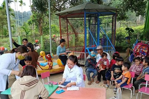 Trường học Nam Trà My sẽ bù lấp kiến thức cho học sinh nghỉ học do sốt phát ban